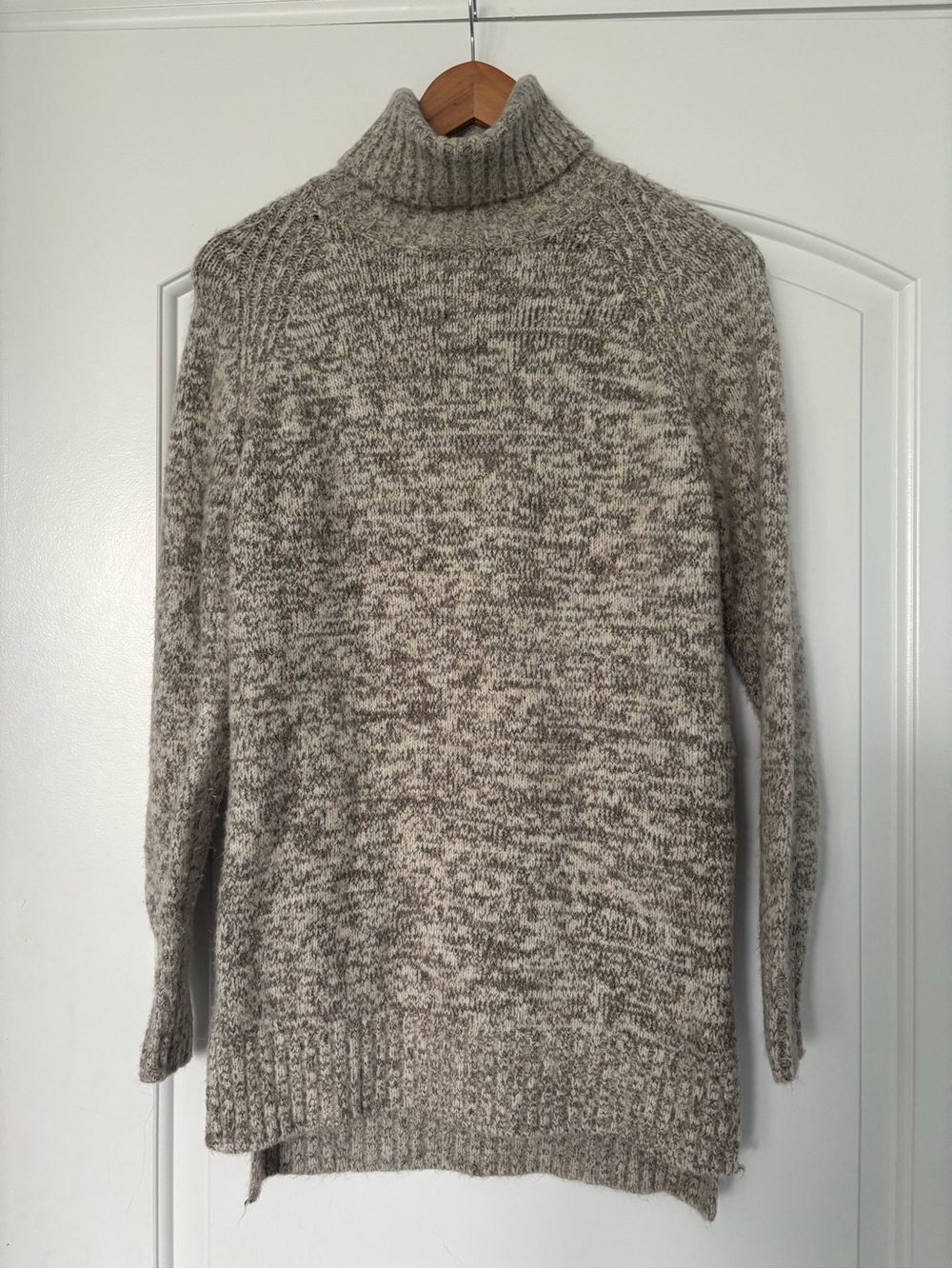 MOD Marled Gray & Cream Turtleneck Tunic Sweater - Size Small High-Low Split Hem